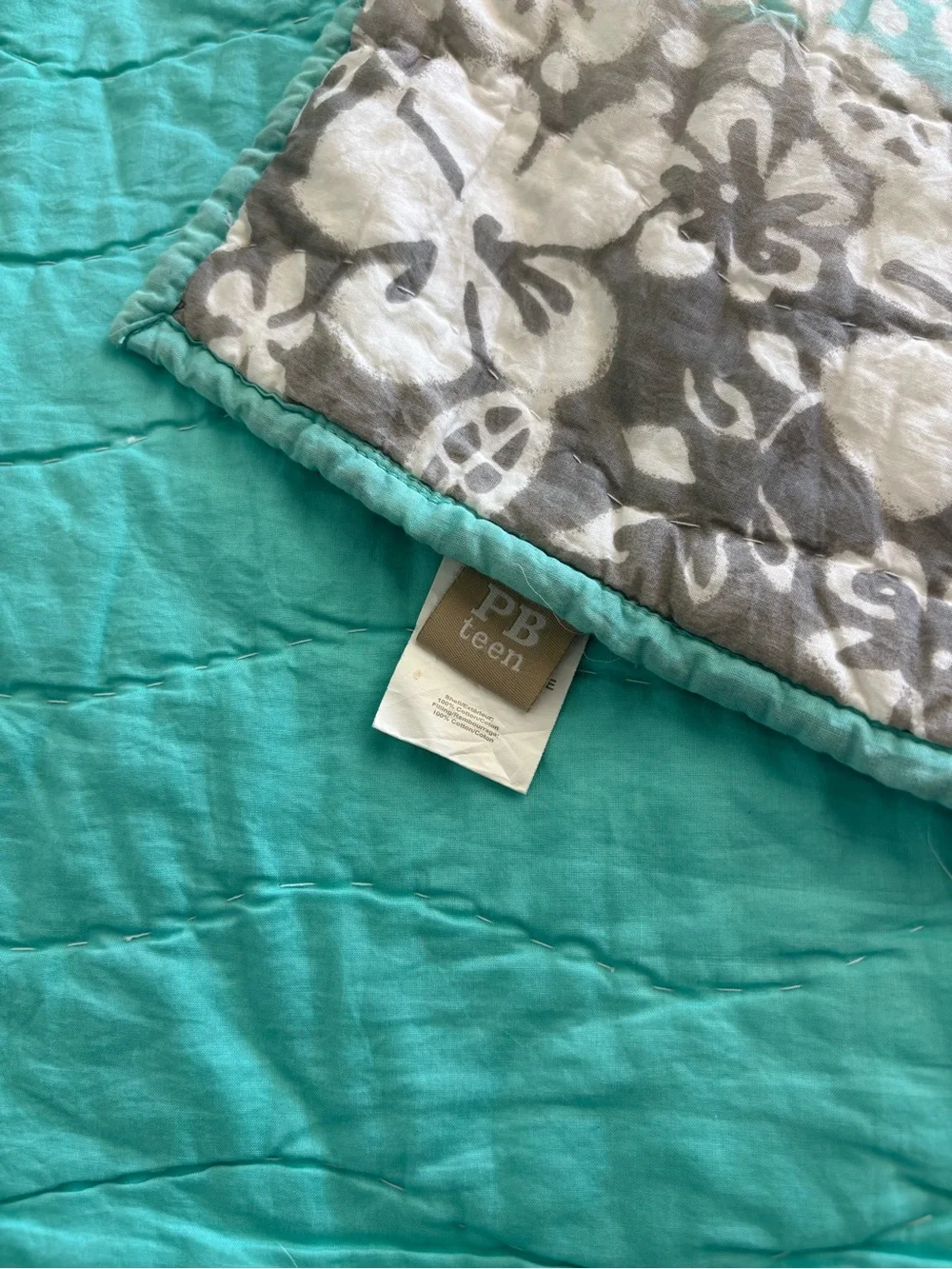 Pottery Barn Teen Aqua, Lime & Gray Striped Full Quilt with 2 shams .